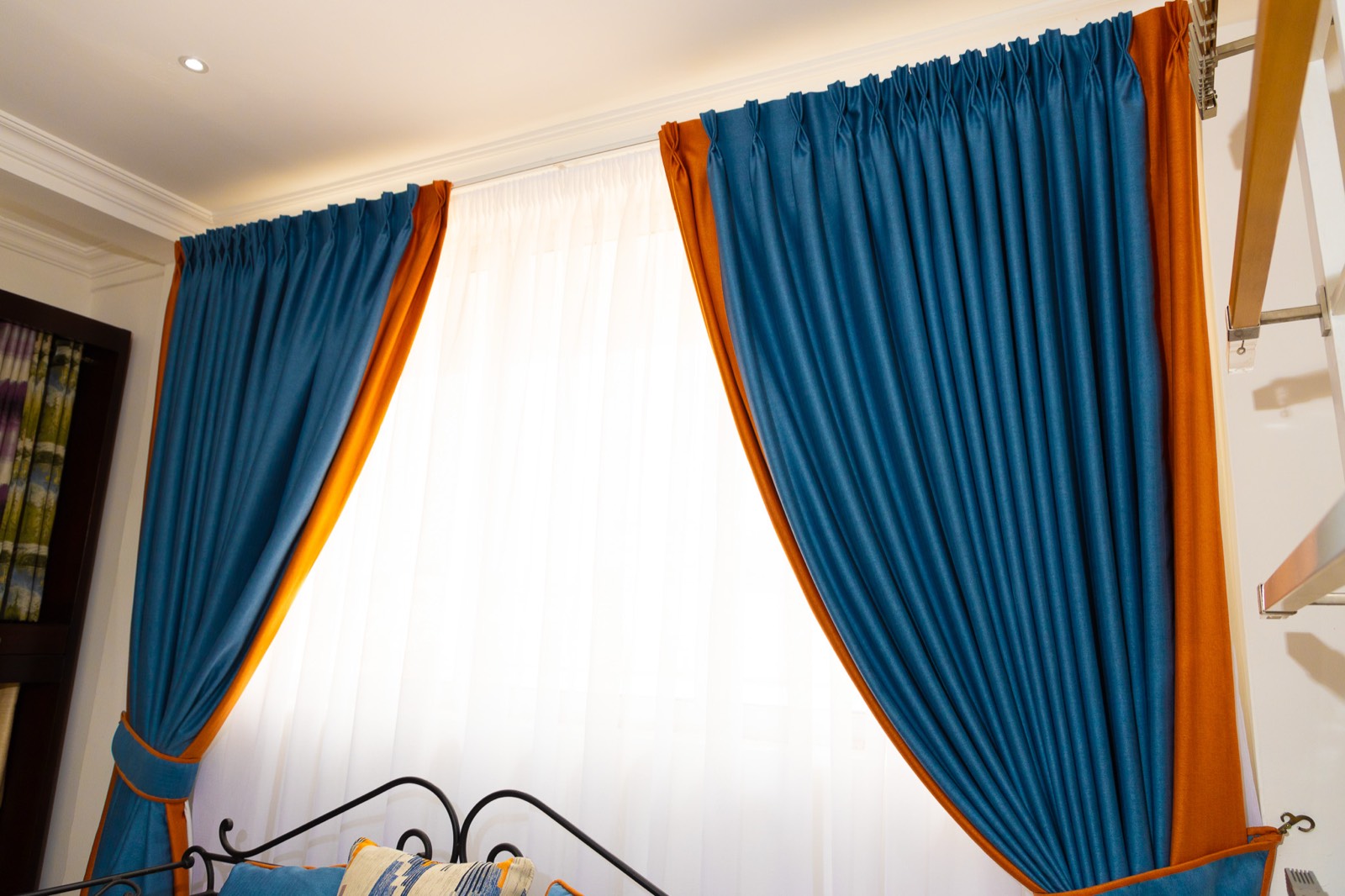 Made-to-measure curtains